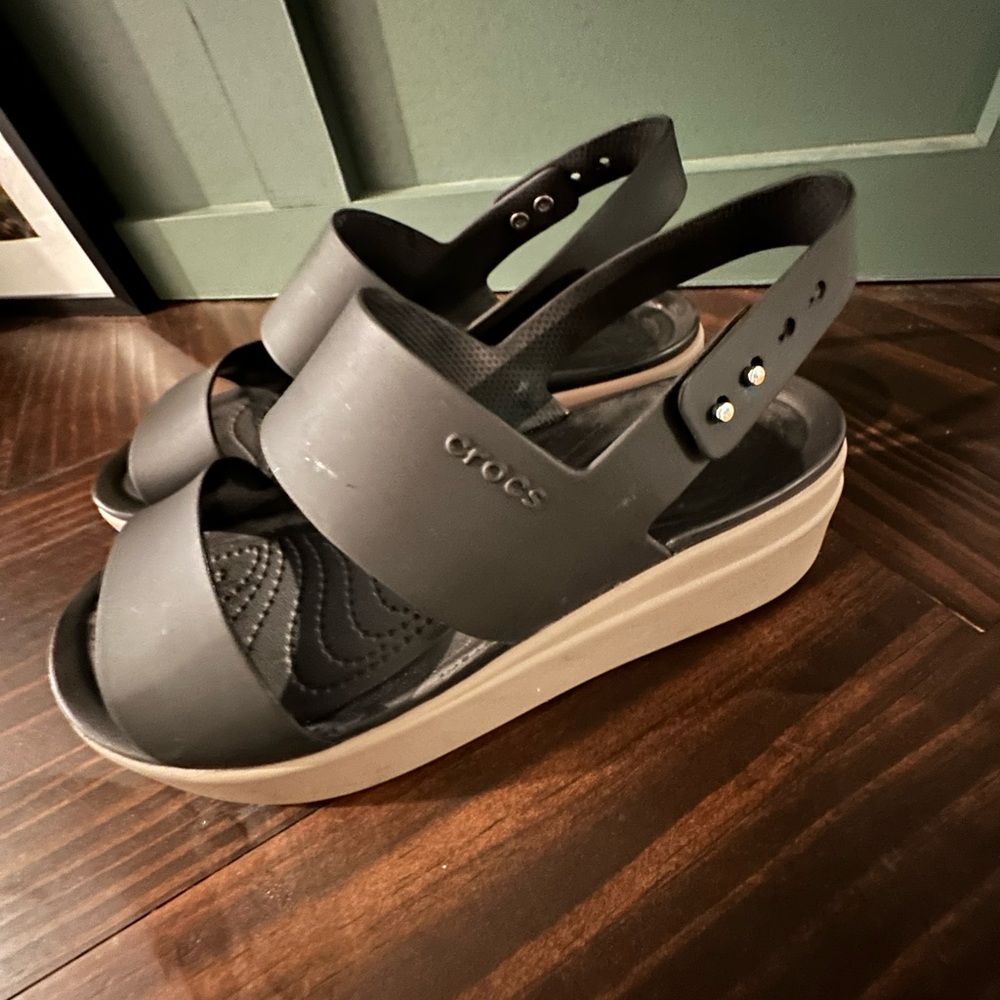 Crocs Brooklyn wedge size 8w